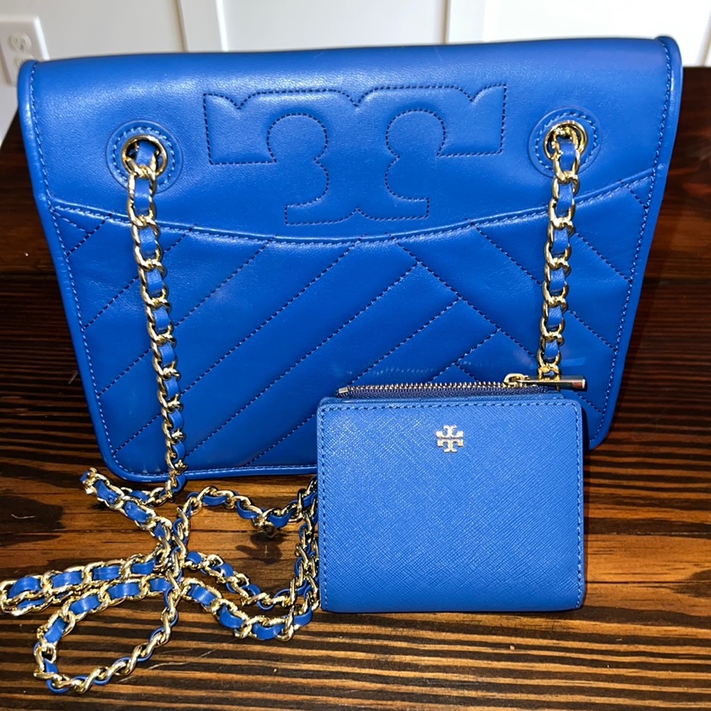 Beautiful Tory Burch purse and wallet set like new!